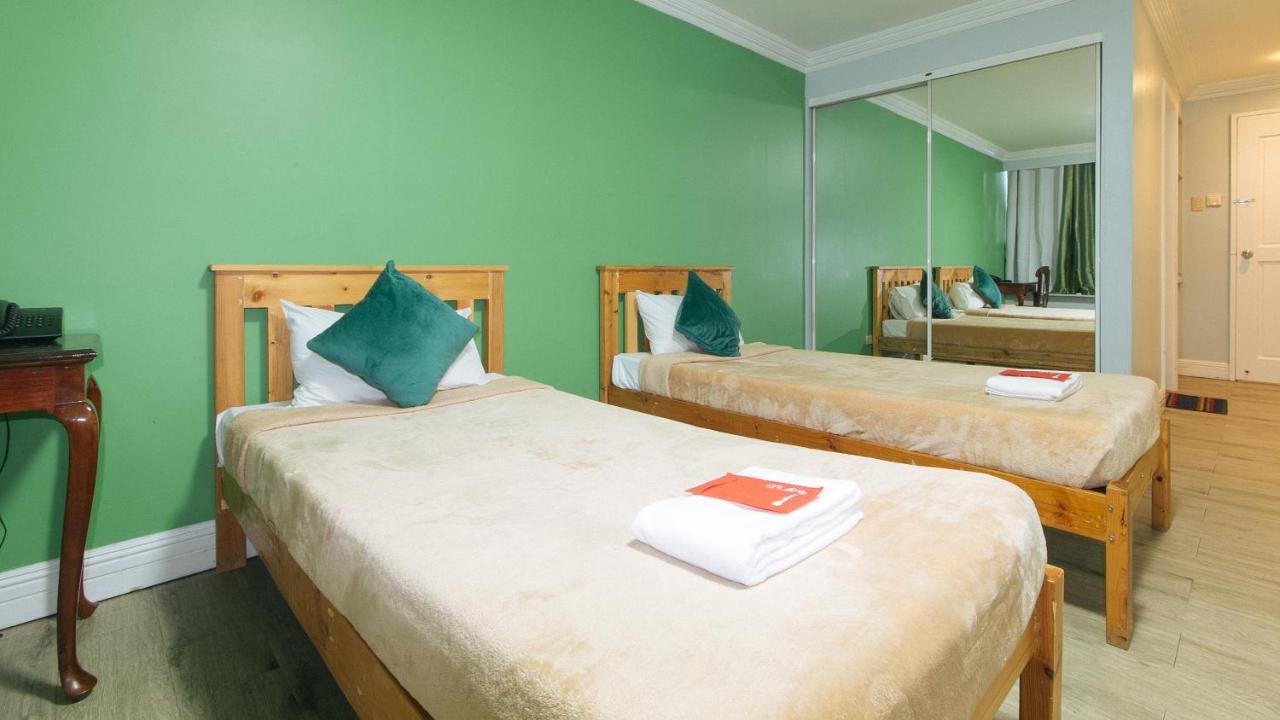 Hotel Reddoorz @ Manila Airport *